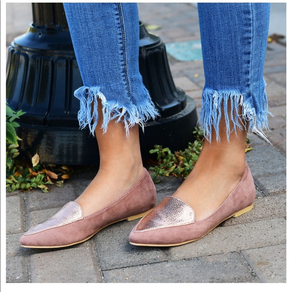 NWT Women’s Pointed Toe Faux Suede Loafer Flats— Grey/Silver - Picture 5 of 6